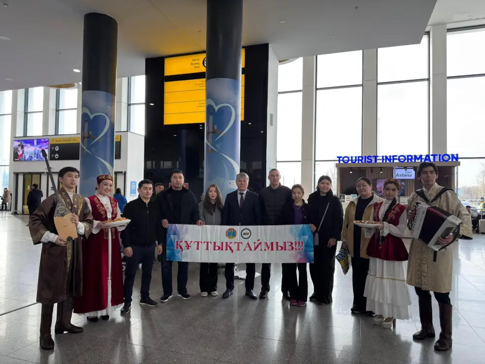 Столичные спортсменки, завоевавшие серебро на Кубке мира, вернулись на родину (3)