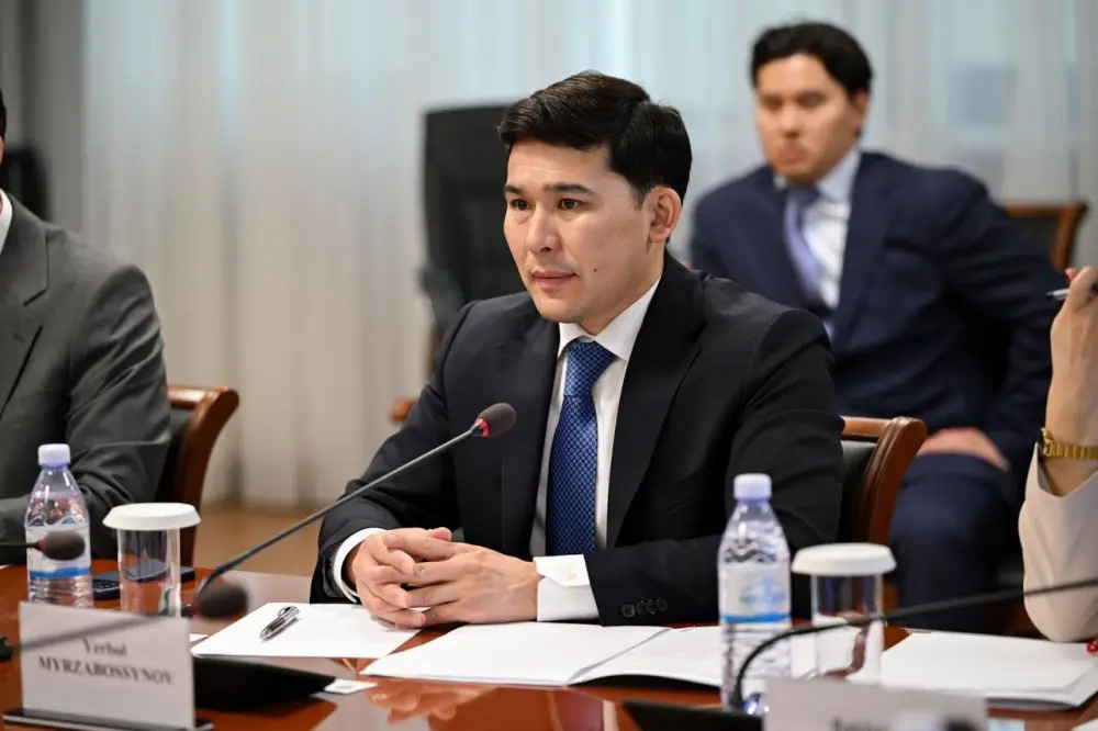 Ербол Мырзабосынов встретился с Генеральным секретарём Организации экономического сотрудничества Асадом Маджид Ханом (6)