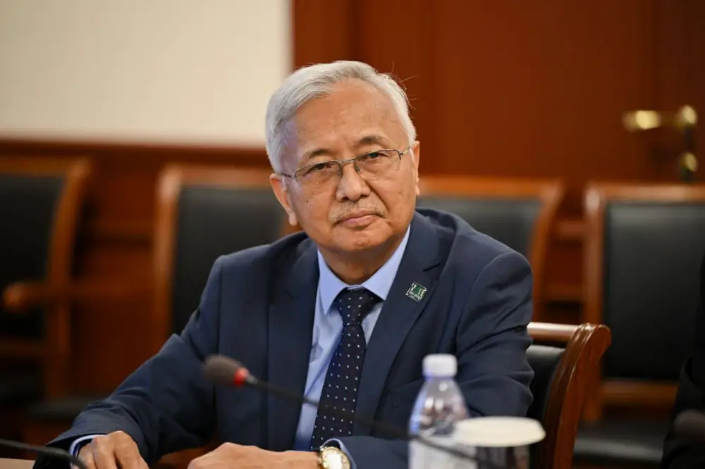 Ербол Мырзабосынов встретился с Генеральным секретарём Организации экономического сотрудничества Асадом Маджид Ханом (7)