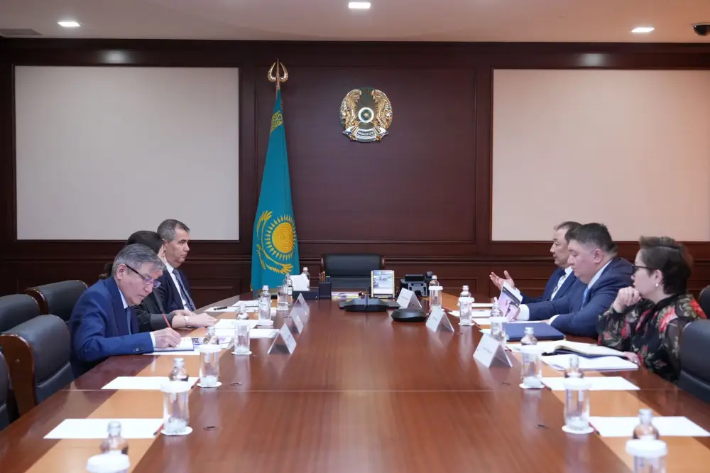 Министр транспорта Республики Казахстан встретился с руководителем Air Astana (3)