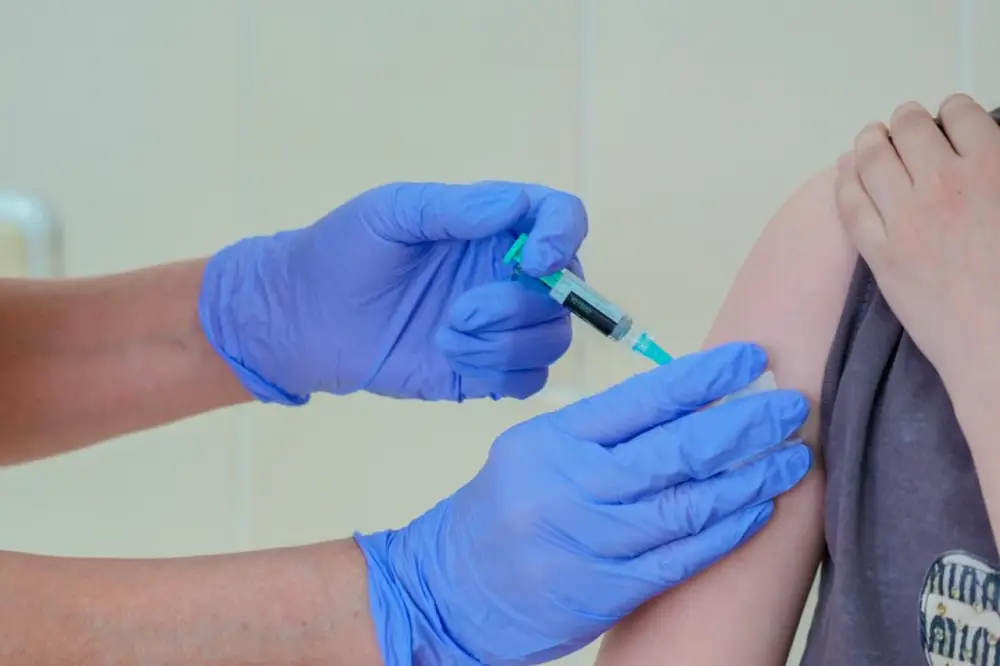 Неделя иммунизации: в Астане девочек прививают против вируса папилломы человека (5)