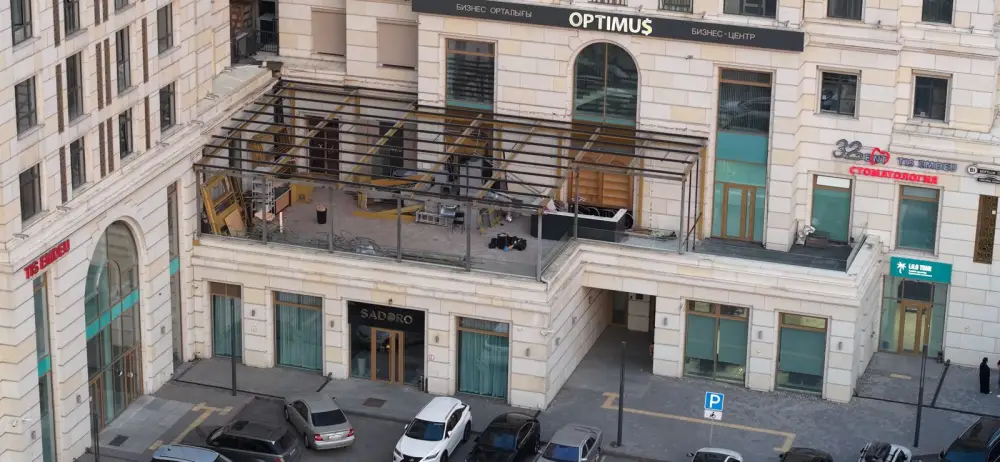 Террасу ресторана в центре Алматы демонтировали по решению суда (5)