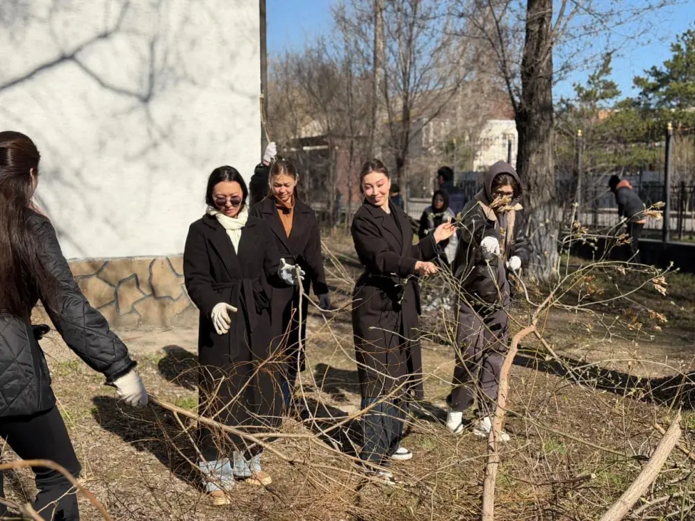 Сотни театралов столицы вышли в поддержку «Таза Казахстан» (2)