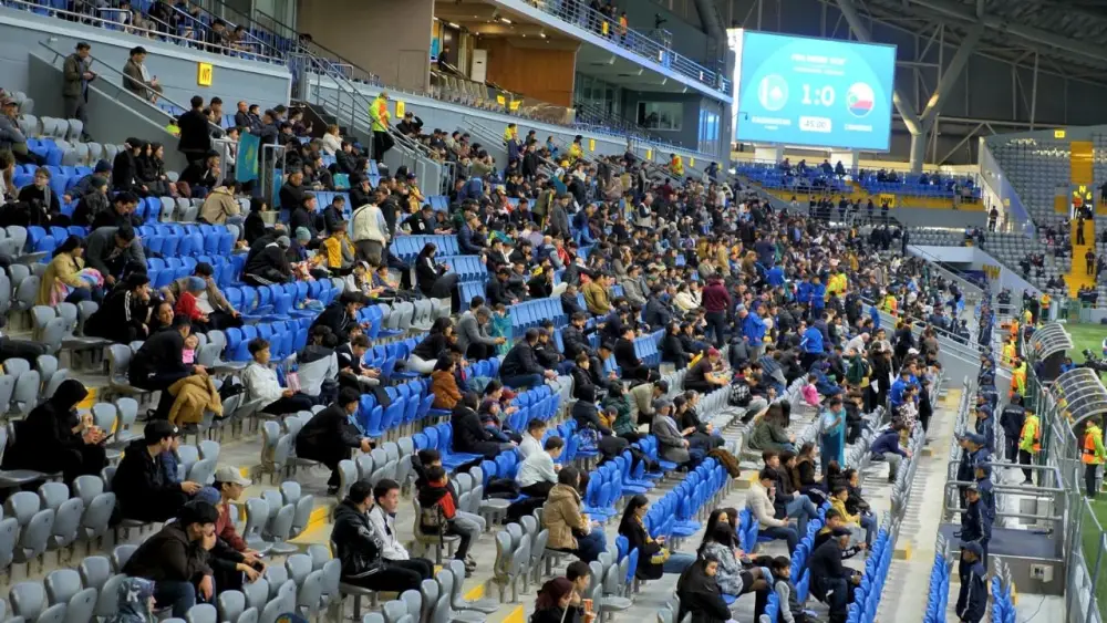 «Таза Қазақстан»: юные столичные футболисты провели экоакцию на матче сборных Казахстана и Коморских островов (9)