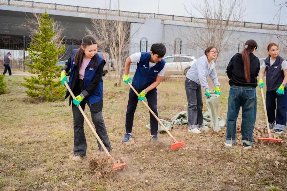 Астанчане поддержали экоинициативу: набережную Есиля очистили от мусора (6)