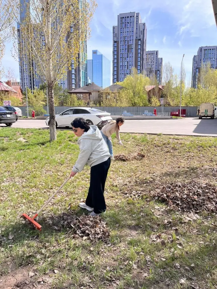 Сотрудники МСХ РК приняли участие в общегородском субботнике в рамках акции «Таза Қазақстан» (7)
