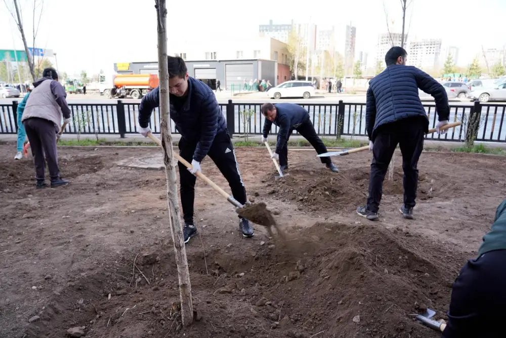 Столичные ТРЦ присоединились к озеленению города в рамках акции «Таза Қазақстан» (8)
