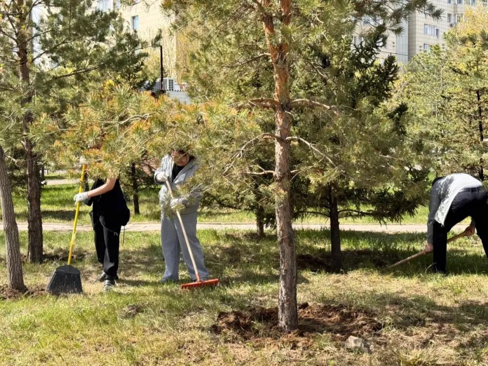 Сотрудники МСХ РК приняли участие в общегородском субботнике в рамках акции «Таза Қазақстан» (2)