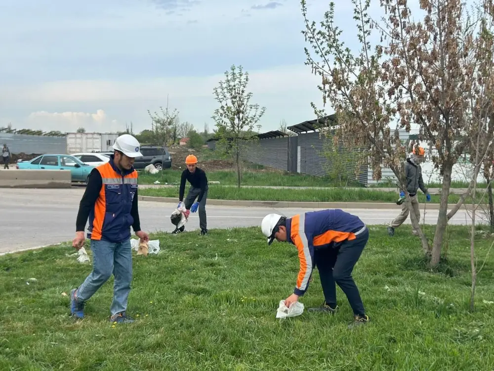 «Таза Қазақстан»: строительные компании Алматы приняли участие в субботнике (8)