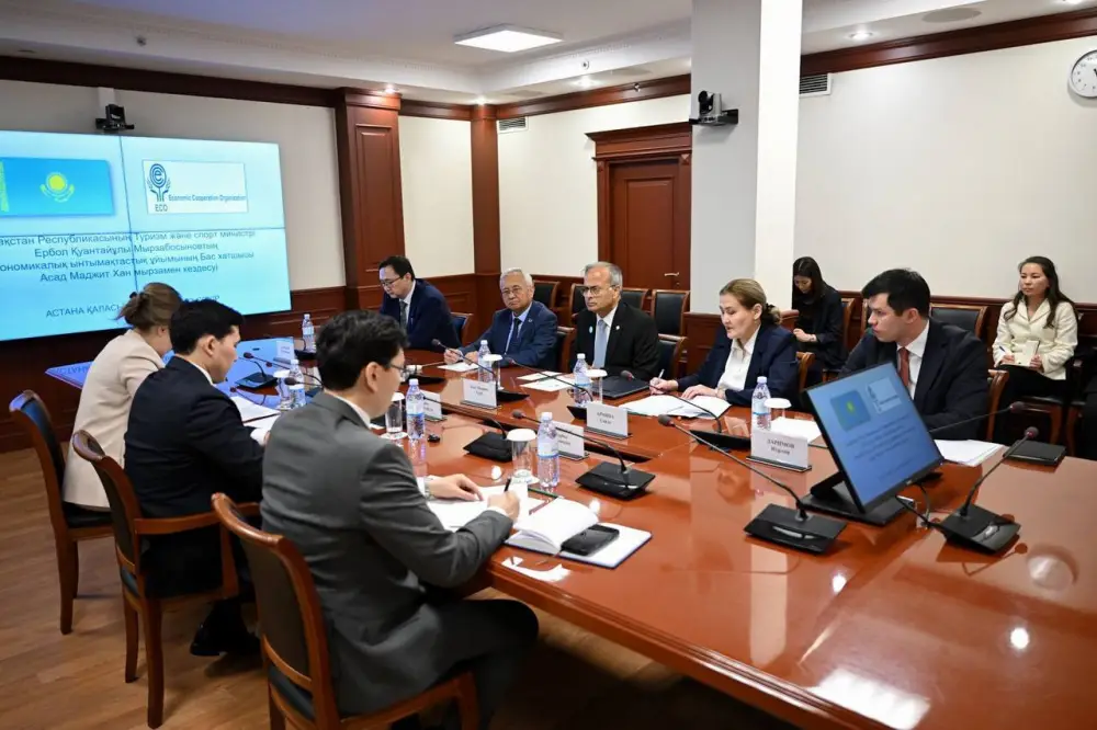 Ербол Мырзабосынов встретился с Генеральным секретарём Организации экономического сотрудничества Асадом Маджид Ханом (2)