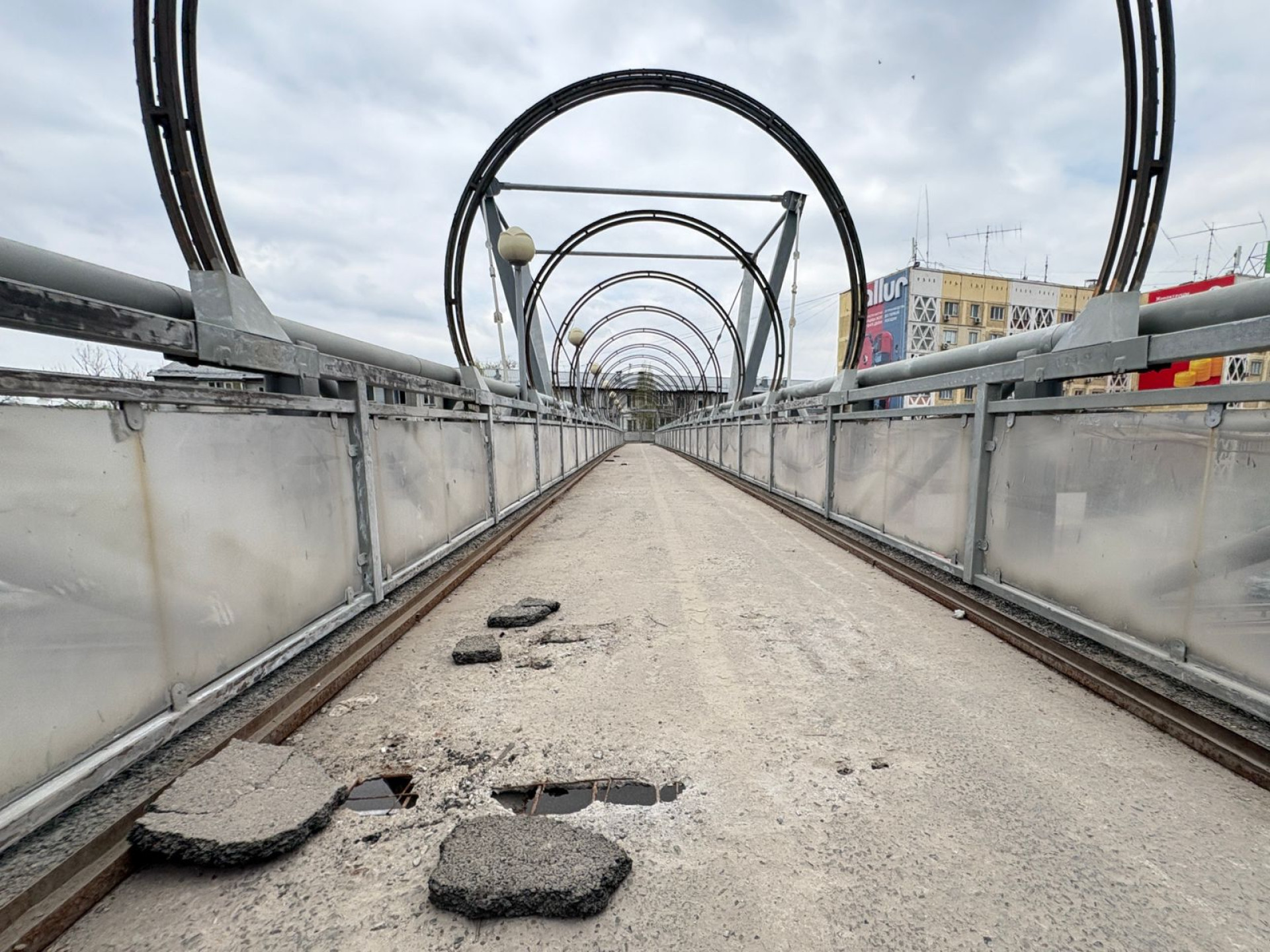 дыра в мосту