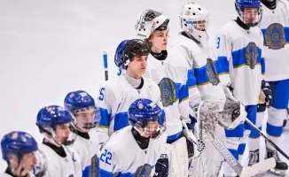 Казахстанская юниорская сборная по хоккею одержала третью подряд победу на чемпионате мира, совершив камбэк в последнем матче