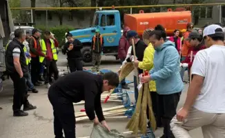 Субботник по очистке берега реки Терисбулак в Медеуском районе Алматы