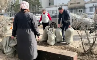 Астанинский театр провел субботник по экологии