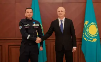 Награждение сотрудников авиационной отрасли за успешную эвакуацию казахстанцев из Ближнего Востока