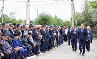 Траурный митинг в Туркестанской области в память о поэте Мухтаре Шаханове