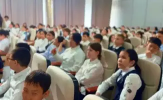 Обучение безопасному поведению на дороге: столичные школьники осваивают правила дорожного движения