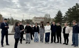 Школьники на Дне открытых дверей: минералы и подарки!