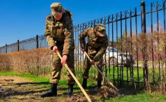 Национальная гвардия провела экоакцию в Астане, очищая Центр социального обслуживания «Шарапат»