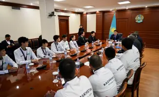 Kazakhstan's Aym Serikbaeva Wins Gold at World Taekwondo Championship, Honored by Minister Erbol Myrzabosynov