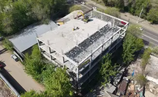 В Алматы начался снос недостроенного здания по решению суда
