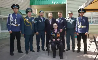 В Алматы ветерана Второй мировой войны Василия Долбню поздравили с 99-летием