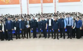 В Астане прошел урок безопасности для школьников о правилах дорожного движения и общественном транспорте