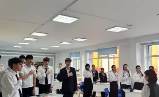 Классные часы по новой Конституции для школьников в Казахстане
