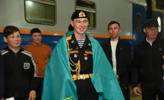 В Туркестане прошла встреча уволенных военнослужащих морской пехоты с участием ветеранов и военного оркестра