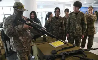 В Астане прошла акция в поддержку призывников с участием ветеранов и вручением сертификатов на образование