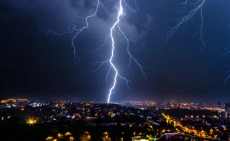 Алматы готовится к сильной грозе и снегопаду: ДЧС предупреждает о возможных последствиях для жителей и гостей города
