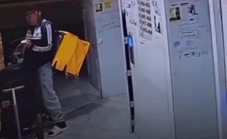 В Алматы курьер, испортивший детскую коляску, стал объектом полицейского розыска