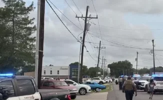 Автомобильный шторм: пьяный водитель пронёсся сквозь радость парада, оставив 13 пострадавших в Луизиане