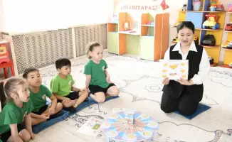 Воспитательное мероприятие в детском саду Астаны формирует чувство ответственности у детей