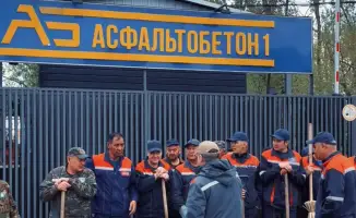 Алматы: Город в цвете весны — работники предприятий очищают и озеленяют улицы