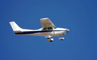 Самолет в гараже: неожиданный приземление в Айдахо