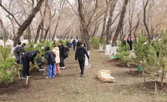 Высадка 400 деревьев в Караганде в рамках акции Таза Қазақстан