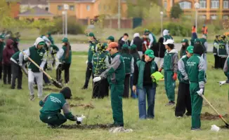 Активное участие граждан в посадке деревьев в Актюбинской области в рамках программы 'Таза Қазақстан'