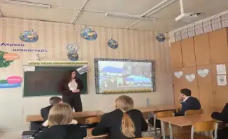 Обсуждение религиозной толерантности и критического мышления на встрече с учениками