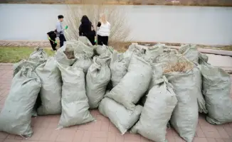 Молодежь Астаны очистила набережную Есиля