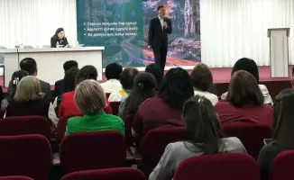 Семинар для учителей в Астане: Подготовка к внедрению изменений в Конституцию в образовательный процесс