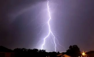 Казахстанцев ожидают опасные погодные условия: грозы, град и шквальный ветер могут привести к серьезным последствиям