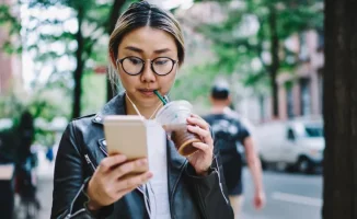 В Казахстане депутаты предложили ввести гранты для блогеров и инфлюенсеров, которые занимаются продвижением культуры речи и формированием образа 'интеллигентного' казахстанца.