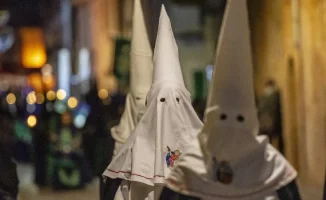 Эмблема Миллуолла на одежде Ку-клукс-клана: реакция фанатов и возможный суд против создателей буклета против расизма