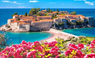 Казахстанцы смогут без визы посещать Черногорию с мая по октябрь 2026 года, передаёт Tengri Travel.