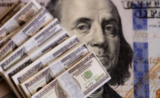 Доллар скатился с горы: курс упал на 5 тенге на торгах 7 апреля в Казахстане