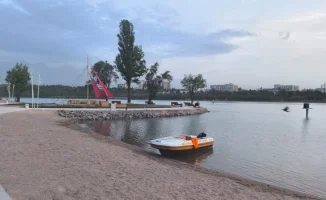 Мусор и кишечная палочка: запрет на купание в озере Сайран в Алматы