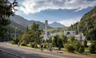 Алматы на распутье: 'Медеу' может стать оазисом для пешеходов, а не автомобилей