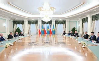 Токаев и Бабиш обсудили сотрудничество в сфере нефти, урана и визового режима на переговорах в Астане