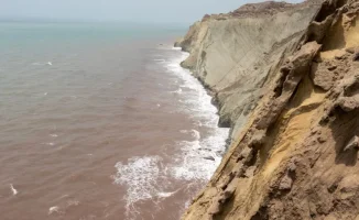 Круизный лайнер впервые прошёл через Ормузский пролив после начала конфликта